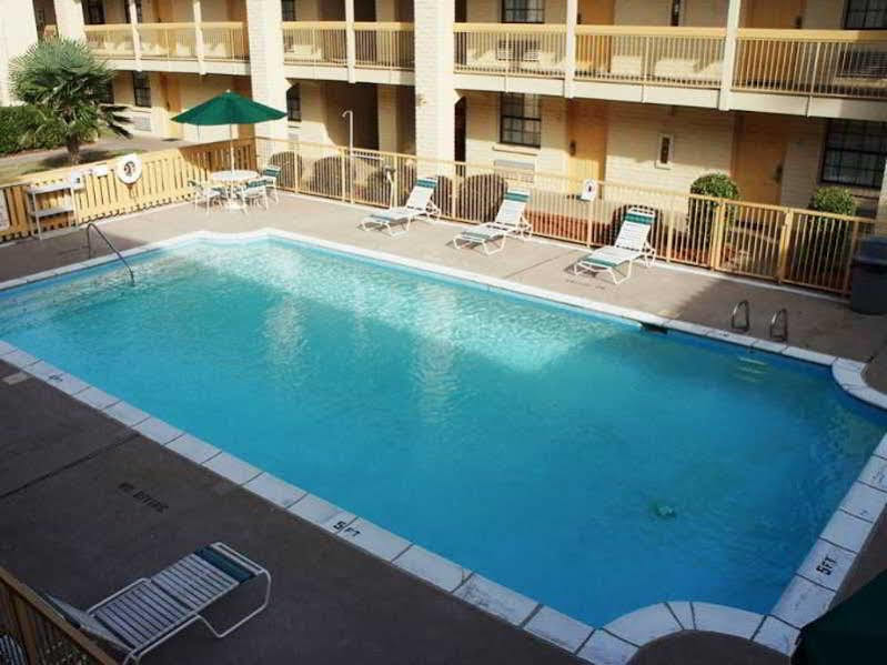 Days Inn By Wyndham Augusta Washington Rd Экстерьер фото